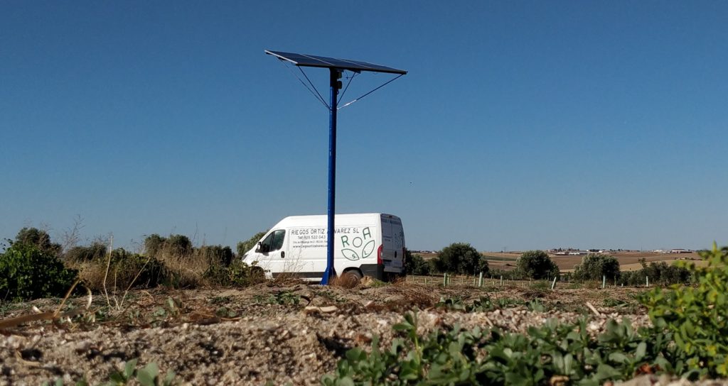 Instalación real de bombeo solar de Riegos Ortiz Álvarez en el campo